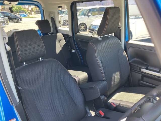 【視野の広い前席】試乗いただくとわかりますがとても視界の広いお車です！運転が苦手な方でも安心してお乗りいただけます☆