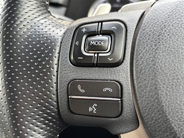 【ステアリングスイッチ】手元のボタンから、オーディオやナビなどの操作ができるので、よそ見をせずに安全に運転に集中できます！