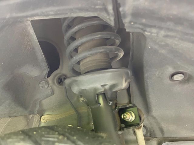 お車を安心してお乗りいただく為には、足回りの定期点検が欠かせません。サービスサポート（有償保証）では無料点検もご提供しており、安心のカーライフをお過ごしいただけるサポート体制が整っています。