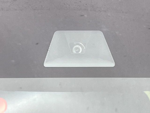 【ホンダセンシング】走行中に前方の車両等を認識し、衝突しそうな時は警報とブレーキで衝突回避と被害軽減をアシスト。より安全にドライブをお楽しみいただけます。