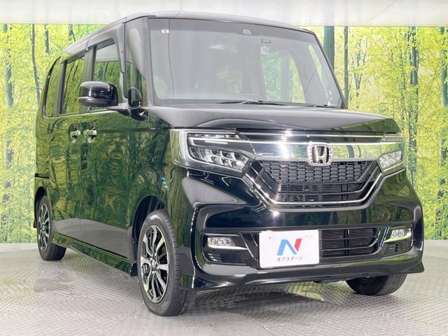 大好評のボディコーティング「弾スプラッシュコート」もご納車までに施工可能。通常のガラスコートと異なる、耐久年数6年の無機質ガラスコーティングが、ボディをキレイな状態に保ってくれます。