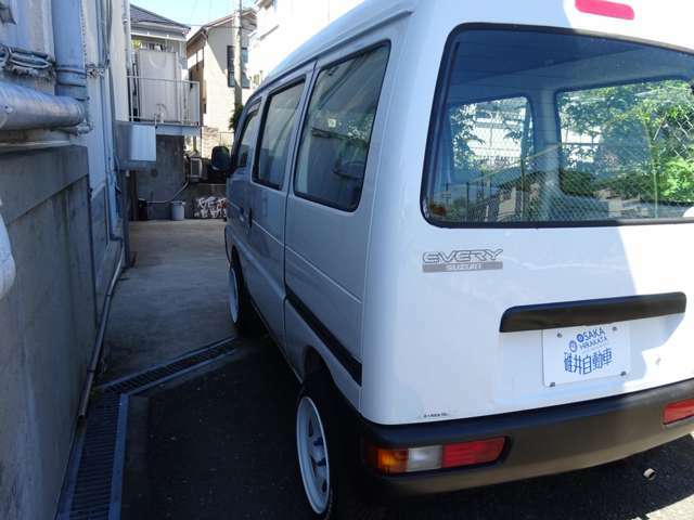 初めてお車を購入されるお客様、久しぶりにお車を購入されるお客様もご安心ください。必要な書類や車の性能についても、しっかりと詳しくご説明させて頂きます。中途半端な接客は致しません！