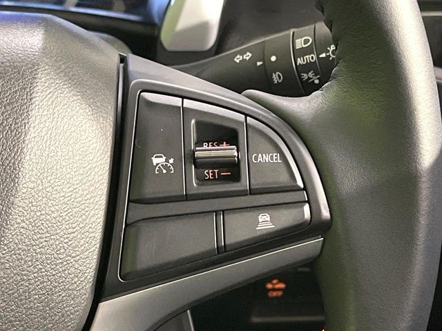 【アダプティブクルーズコントロール】高速道路での長距離走行が楽に！！自動で速度を保つクルーズコントロールが、衝突軽減システムと連携し、前方の車両を感知して車間を保つように速度調節してくれます！！