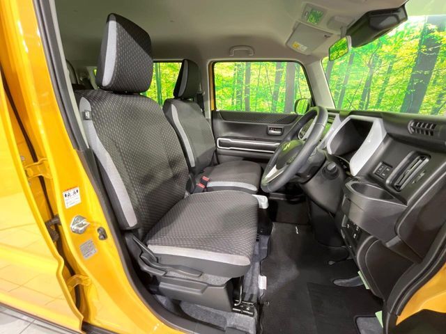 運転席シート廻りは使用感も少なく、良好な状態となっています。丁寧に使われていたことがよくわかりますね。