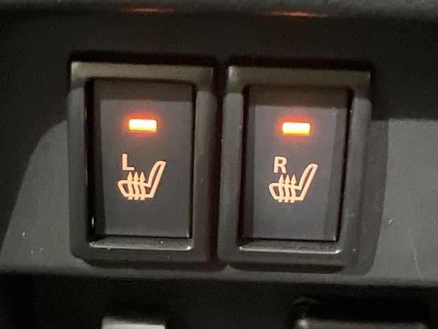 【シートヒーター】寒い日に重宝するシートヒーター！エアコンより早く温まってくれるので寒がりの人も安心ですね♪エアコンの温風は乾燥するから苦手、という方にもをおすすめです。