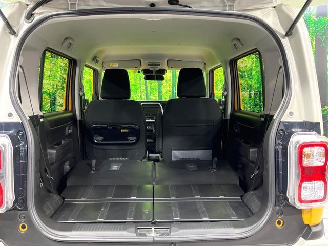 後席を格納すると、これだけの広さが！シーンに合わせたシートアレンジで、大きな荷物も積むことが出来ます♪