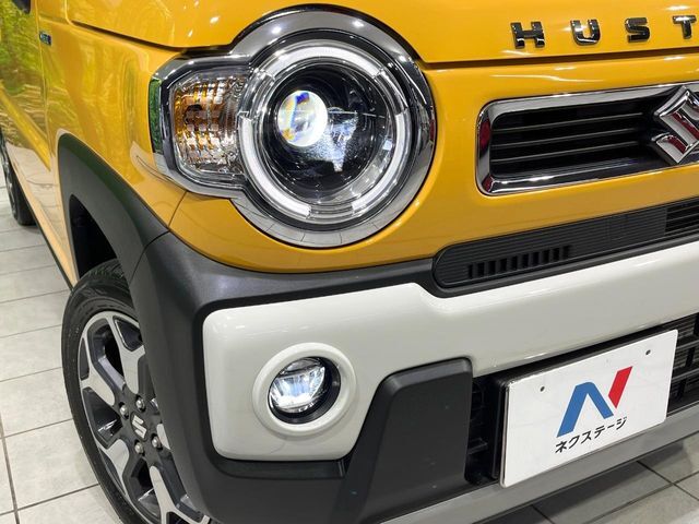 【LEDヘッドライト】悪天候や夜間走行時も良好な視界を確保し安心して運転できる高輝度LEDヘッドライトを装備！点灯速度が早く、消費電力も抑えられています。