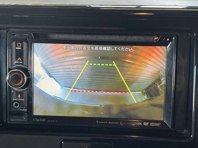 バックカメラ付きで車庫入れ楽々☆