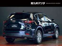 【CX-5】上質感と精悍さを兼ね備え、ワイド感を強調した意匠。オールラウンドな機能美と品格、洗練されたデザイン。