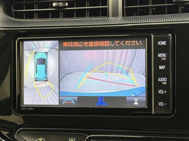 車両を上から見たような映像を表示するパノラミックビューモニター付きです。