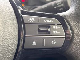 【アダプティブクルーズコントロール】高速道路での長距離走行が楽に！！自動で速度を保つクルーズコントロールが、衝突軽減システムと連携し、前方の車両を感知して車間を保つように速度調節してくれます！！