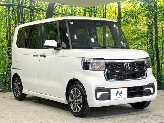 大好評のボディコーティング「弾スプラッシュコート」もご納車までに施工可能。通常のガラスコートと異なる、耐久年数6年の無機質ガラスコーティングが、ボディをキレイな状態に保ってくれます。