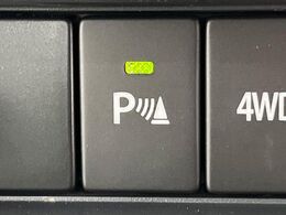 【クリアランスソナー】バンパーに付いたセンサーが障害物を検知！一定の距離に近づくとアラートで教えてくれます♪狭い駐車スペースや車庫入れ時も安心ですね☆