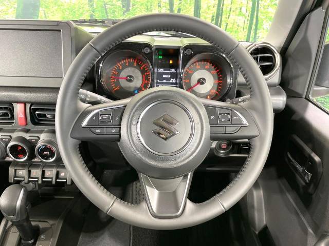 【純正革巻きステアリング】上質な革を使用することで、手にしっかり馴染みとても運転しやすいハンドルです♪