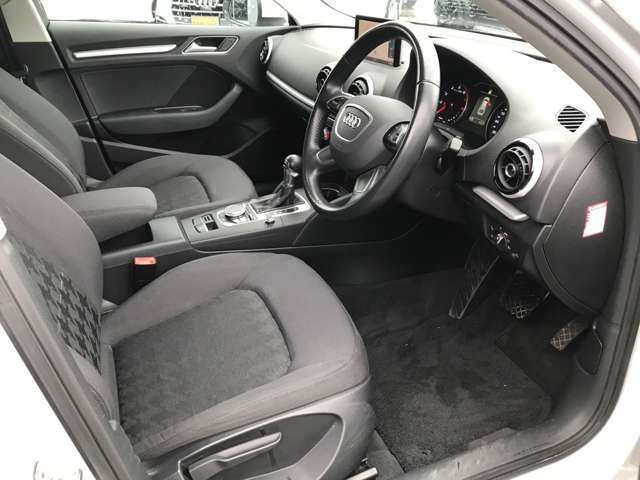 住所：金沢市松村4丁目291（旧アウディ金沢跡地）電話：076-268-2301、示野イオン交差点から海側環状線方向へ500メートル程進行すると右手に当社展示場がございます。