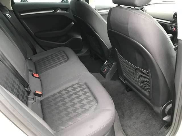 ドイツ、フランス、イギリス、イタリア、スウェーデン、アメリカと様々な生産国、メーカーの輸入車のラインナップで厳選仕入れを行い、展示しています。国産車とは異なるこだわりのある一台をお選びいただけます。