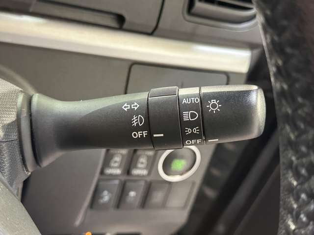 オートライト装備車両です。
