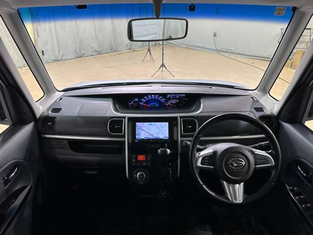 入庫時はスタッフが丁寧に洗車♪ご納車前には更にもう一度仕上げを行います♪オプションでプロによる内装クリーニングや大人気のボディーコーティング、鈑金修理なども格安で承ります。