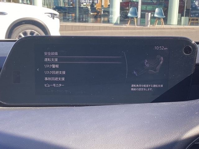 衝突被害軽減ブレーキをはじめ、国が推奨する自動車安全コンセプト「 セーフティ・サポートカーS（サポカーS）」の「ワイド」に該当する先進安全技術を標準装備しています。
