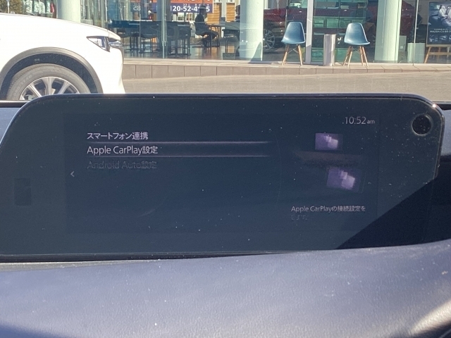 Apple Carplay・Android Autoでマツダ コネクト（コマンダーコントロール）でスマートフォンを操作して、通話、音楽を聴いたり、マップで目的地を調べることができます。