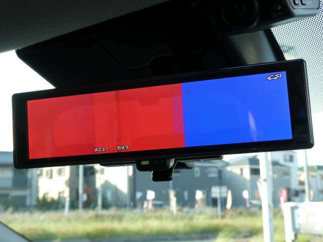 クリアな後方視界を実現。インテリジェントルームミラーです。乗員、ヘッドレスト、積載物などでさえぎられがちなルームミラーの後方視界をクリアに保ちます。夜間や悪天候でもクリアな後方視界を確認できます！！