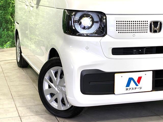 【LEDヘッドライト】悪天候や夜間走行時も良好な視界を確保し安心して運転できる高輝度LEDヘッドライトを装備！点灯速度が早く、消費電力も抑えられています。