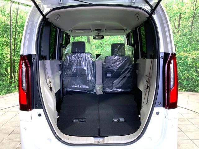 普段のお買い物や通勤、送迎等に十分な荷室スペースを確保しております。セカンドシートを倒すと、大きな荷物の積載も可能です♪