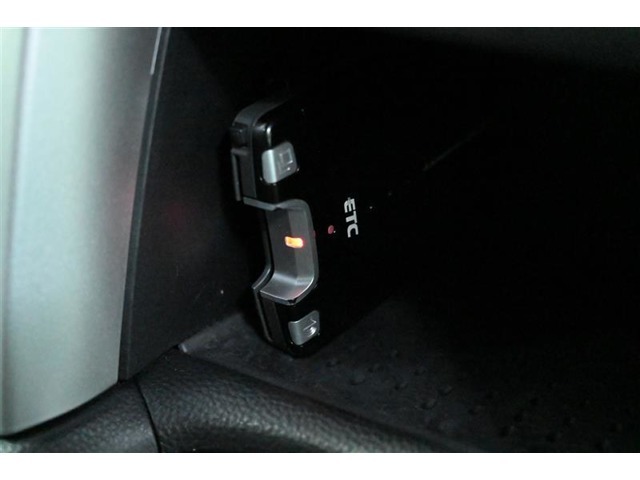 ETC車載器です。　高速・有料道路の料金をキャッシュレス、スムーズに通過できます。