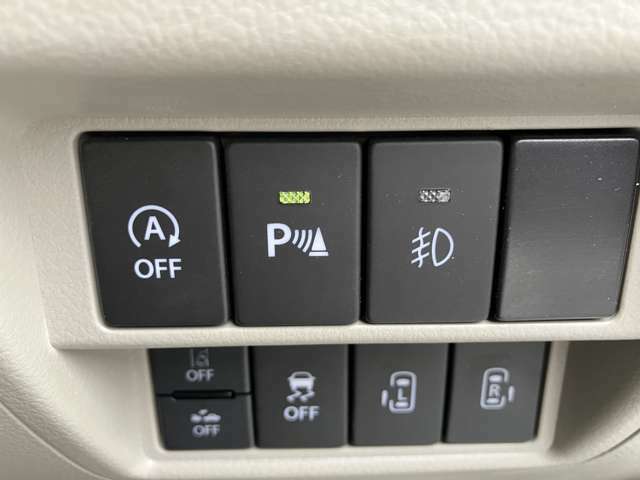 駐車時に安心のパーキングソナーを装備。前後で警告音を変化させ障害物の有無を報せてくれます。