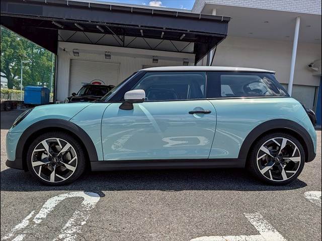 車検・点検サポート付きの更新型の「MINIGSワランティ-」。最大10年、10万キロまで更新可能です。保証項目は最大320項目！！対応は最寄りのディーラーさんにて対応可能です！