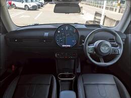 MINIならではのコックピット！！高級感があり、かつシンプルなデザインが飽きがこないとご好評いただいております。スイッチ一つ一つにも「こだわり」とセンスを感じます。