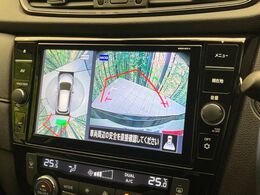 【アラウンドビューモニター】専用のカメラにより、上から見下ろしたような視点で360度クルマの周囲を確認することができます☆死角部分も確認しやすく、狭い場所での切り返しや駐車もスムーズに行えます。