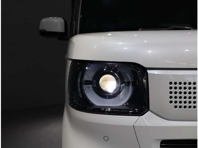 ヘッドライトはLEDなので自分からはもちろん、相手からも視認しやすくなっています。