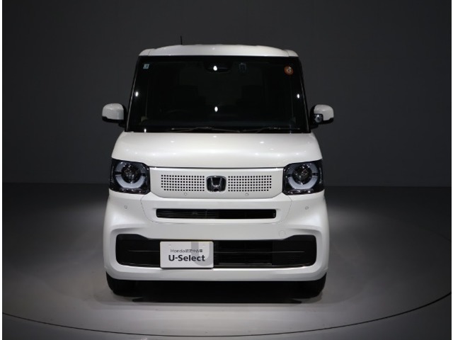 誤発進発進防止、クルーズコントロール（前走車検地による自動加減速機能付）、衝突軽減ブレーキ、斜線維持支援、路外逸脱抑制機能、先行車発進お知らせ機能、道路標識認識機能等が付いた「ホンダセンシング」です！