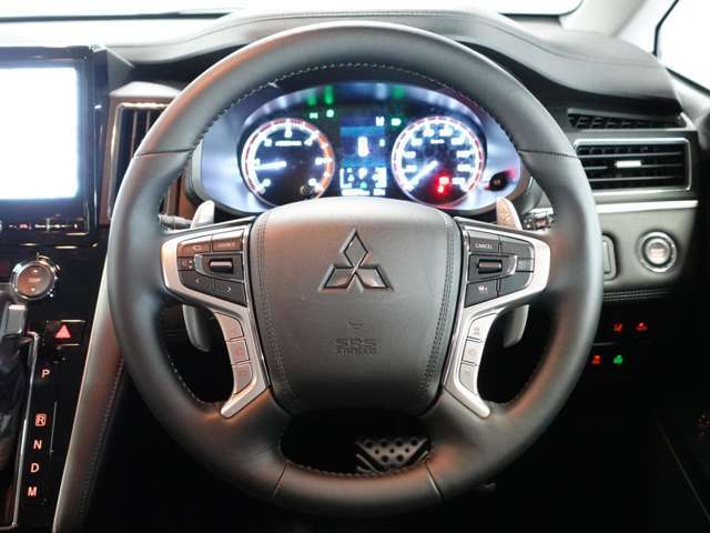 質感の良い本革巻きハンドル！！