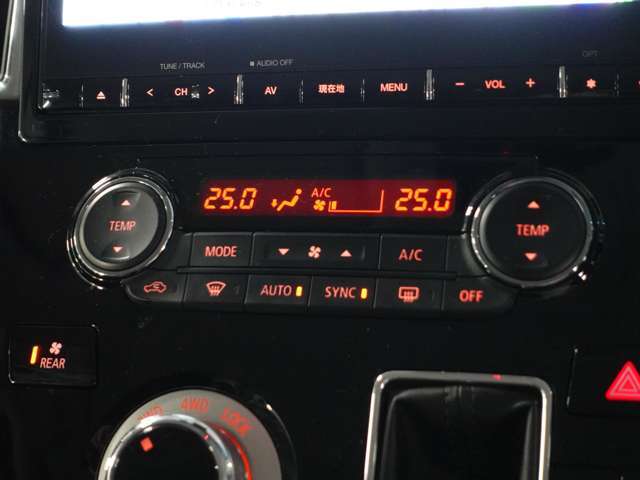 左右独立温度調整式のフルオートエアコン！リヤマニュアルクーラー＆ヒーター装備で広い車内も快適に！
