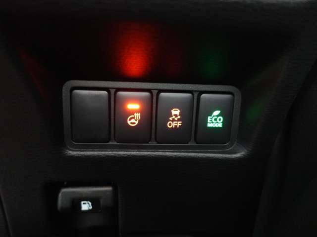 ステアリングヒータースイッチ