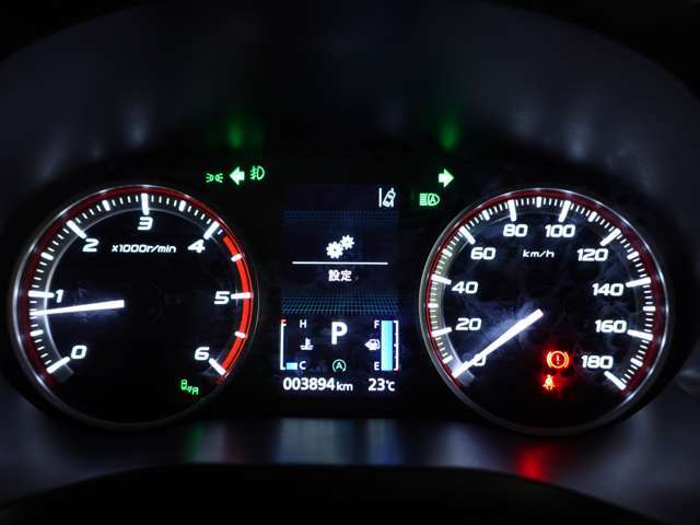 メーターディスプレイにはドライブ情報が表示されます