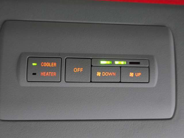 リヤマニュアルクーラー＆ヒーター！！広い車内も快適に！！