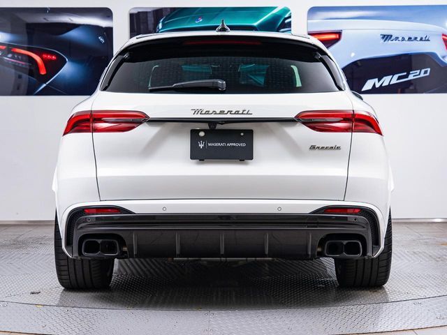 もちろんサラウンドビューモニター+パークセンサーを搭載。駐車時の不安を軽減。