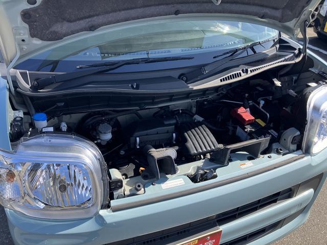 ボンネットの中もオイル漏れ等なくきれいな状態です。