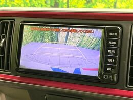 【バックカメラ】駐車時に後方がリアルタイム映像で確認できます。大型商業施設や立体駐車場での駐車時や、夜間のバック時に大活躍！運転スキルに関わらず、今や必須となった装備のひとつです！
