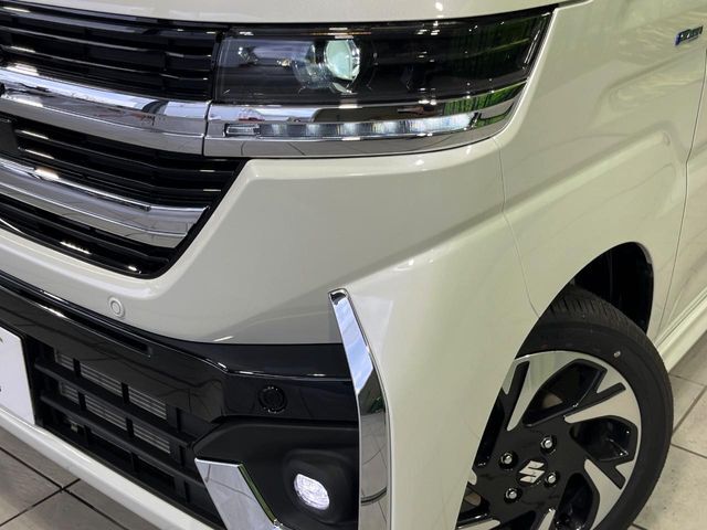【LEDヘッドライト】悪天候や夜間走行時も良好な視界を確保し安心して運転できる高輝度LEDヘッドライトを装備！点灯速度が早く、消費電力も抑えられています。