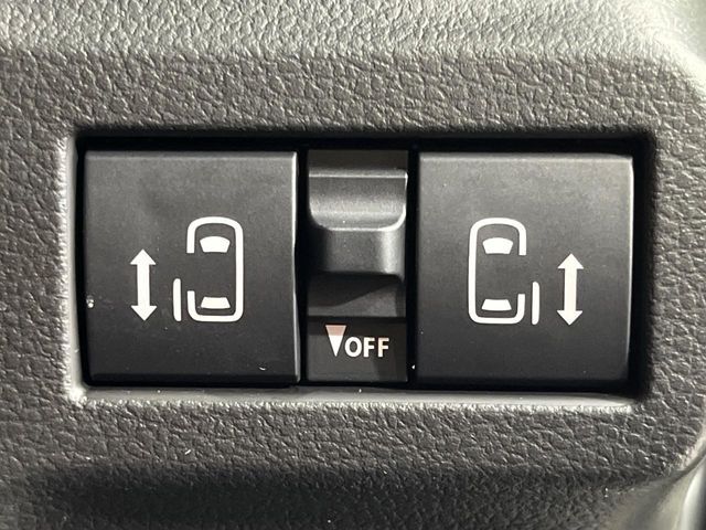 【両側パワースライドドア】スマートキーや運転席のスイッチで後席両側スライドドアの開閉が可能♪電動だから力を入れてドアを開ける必要が無く、小さなお子様でも簡単に開け閉めでき快適です♪