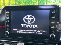 【純正8型ナビ】人気の大型8インチナビを装備。存在感のある大画面はインパクト大！ナビ利用時のマップ表示は見やすく、テレビやDVDは臨場感がアップ！いつものドライブがグッと楽しくなります♪