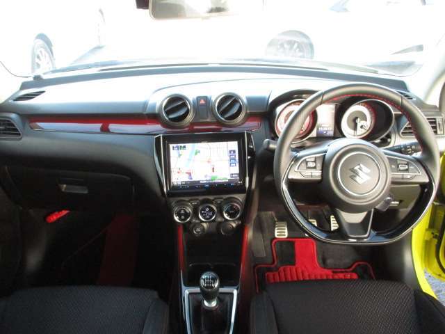 お客様からの買取・下取車をダイレクトに販売させて頂いている為、無駄な経費がかからない分安価でのご提供が可能となっております。お見逃し無く！