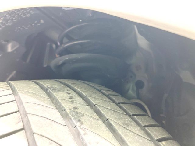 お車を安心してお乗りいただく為には、足回りの定期点検が欠かせません。サービスサポート（有償保証）では無料点検もご提供しており、安心のカーライフをお過ごしいただけるサポート体制が整っています。