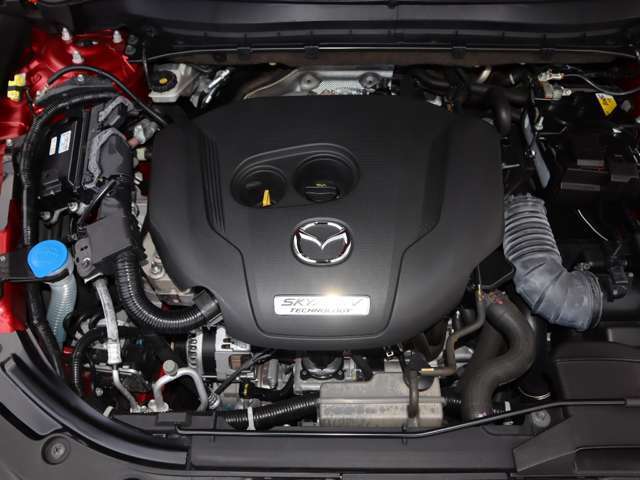 SKYACTIV-G 2.5ターボ搭載。無駄な過給はしない、適切な過給をするというマツダ独自のターボの考え方のもと、過給ライトサイジングをコンセプトとして開発。また燃料はお財布に優しいレギュラーです。