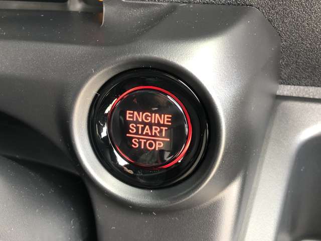 キーフリープッシュスタート装着車ですので、ブレーキを踏んでボタンを押すことでエンジンを始動することが出来ます！