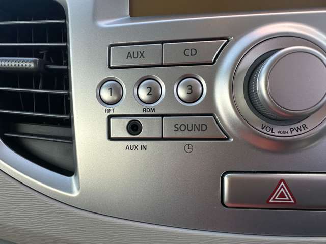 AUXでミュージックプレーヤーなどを接続して楽しむことができます